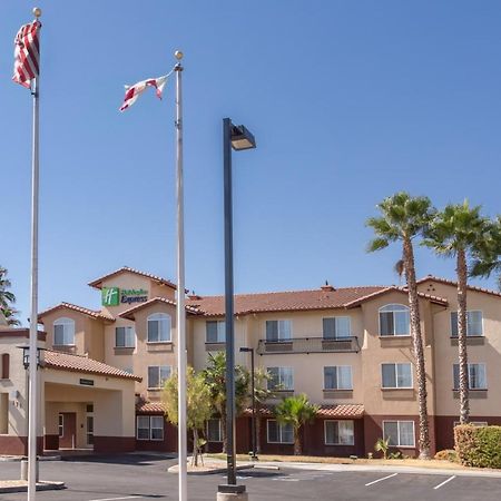 Holiday Inn Express Hotel & Suites Manteca By Ihg Exterior foto