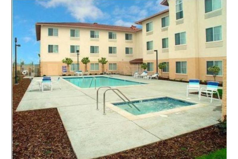 Holiday Inn Express Hotel & Suites Manteca By Ihg Exterior foto