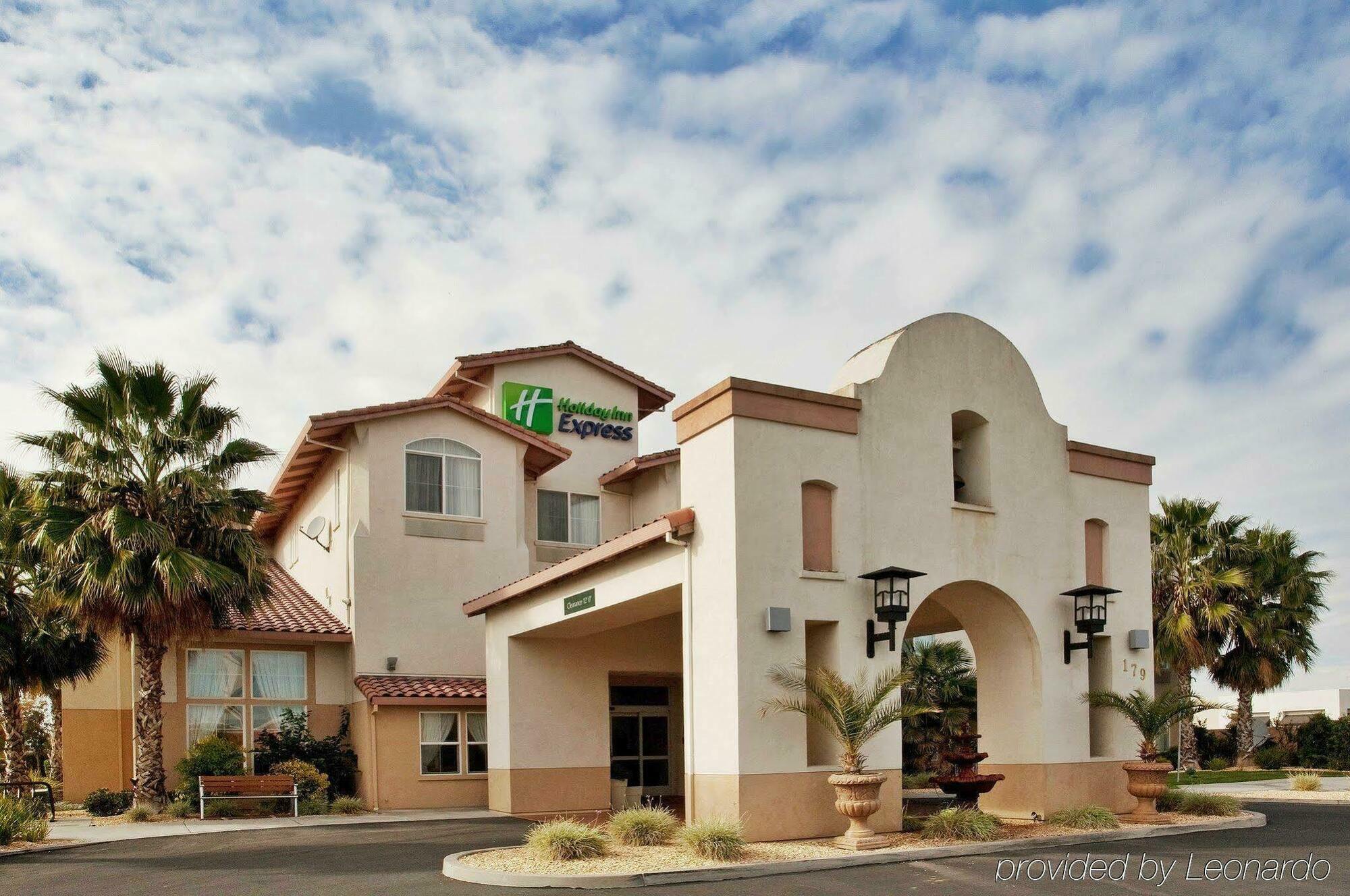 Holiday Inn Express Hotel & Suites Manteca By Ihg Exterior foto