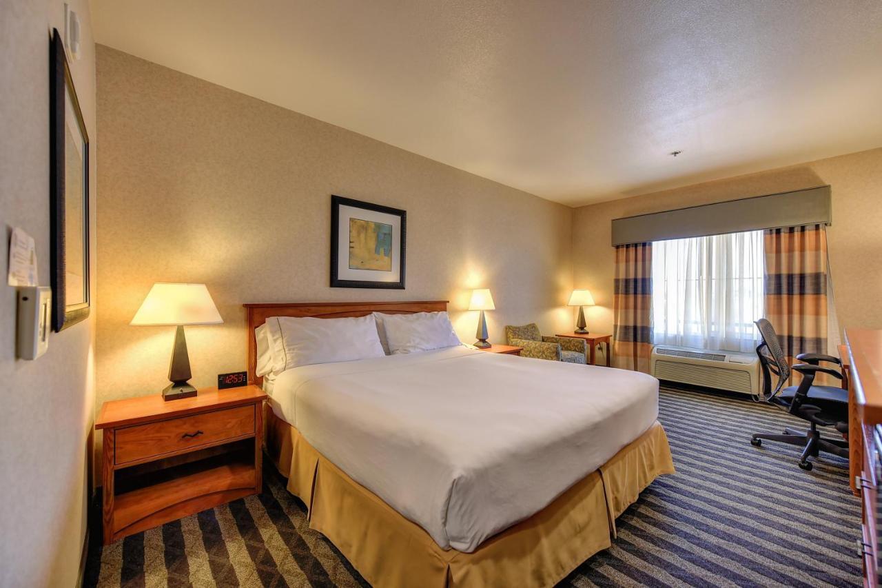 Holiday Inn Express Hotel & Suites Manteca By Ihg Exterior foto