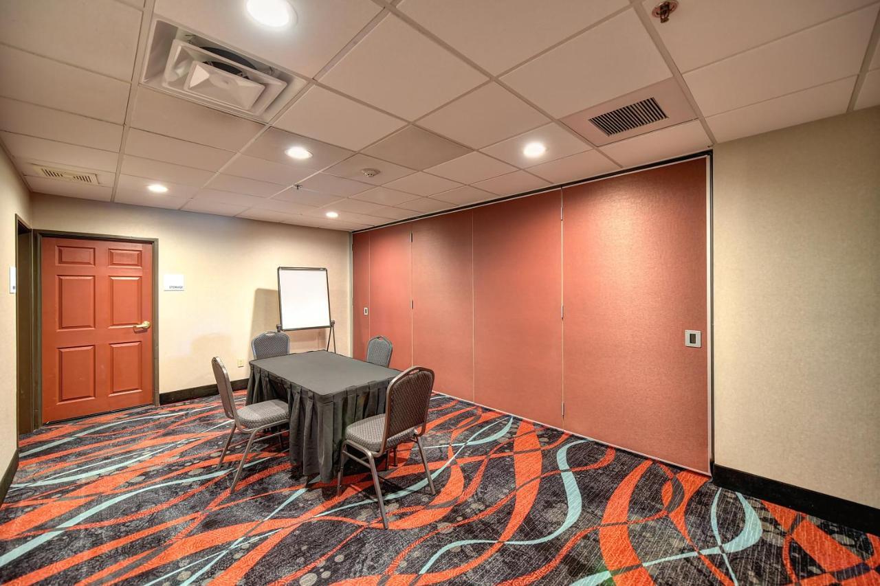 Holiday Inn Express Hotel & Suites Manteca By Ihg Exterior foto