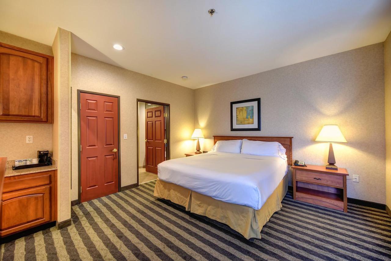 Holiday Inn Express Hotel & Suites Manteca By Ihg Exterior foto