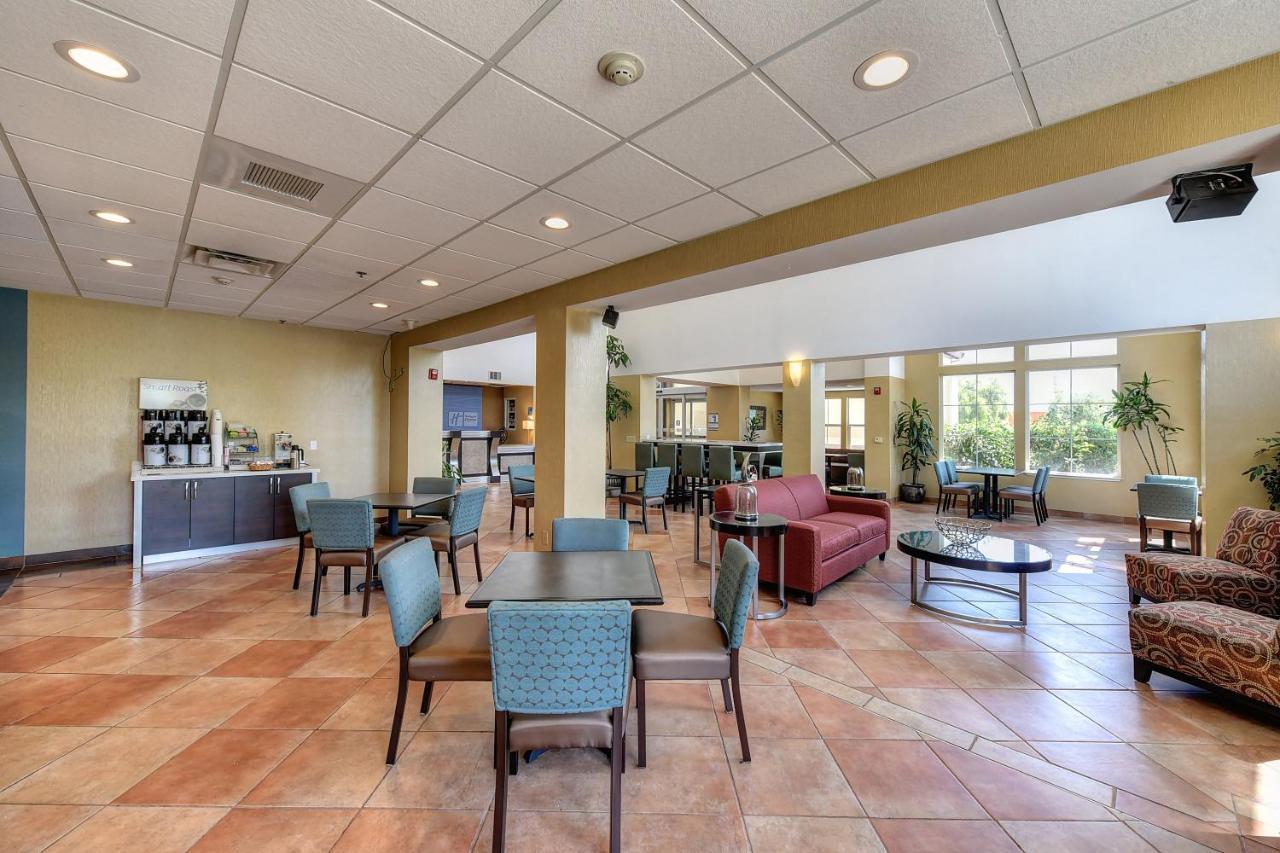 Holiday Inn Express Hotel & Suites Manteca By Ihg Exterior foto