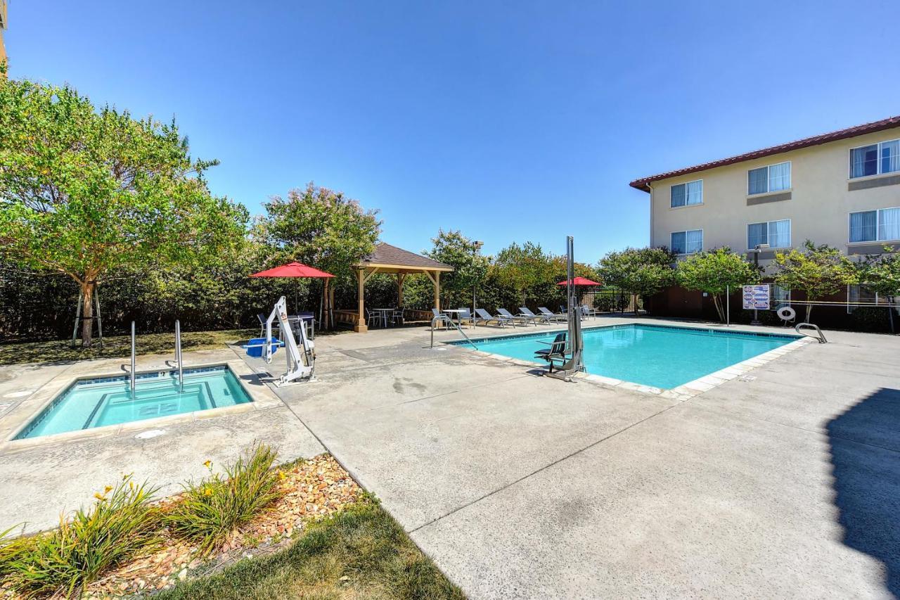 Holiday Inn Express Hotel & Suites Manteca By Ihg Exterior foto