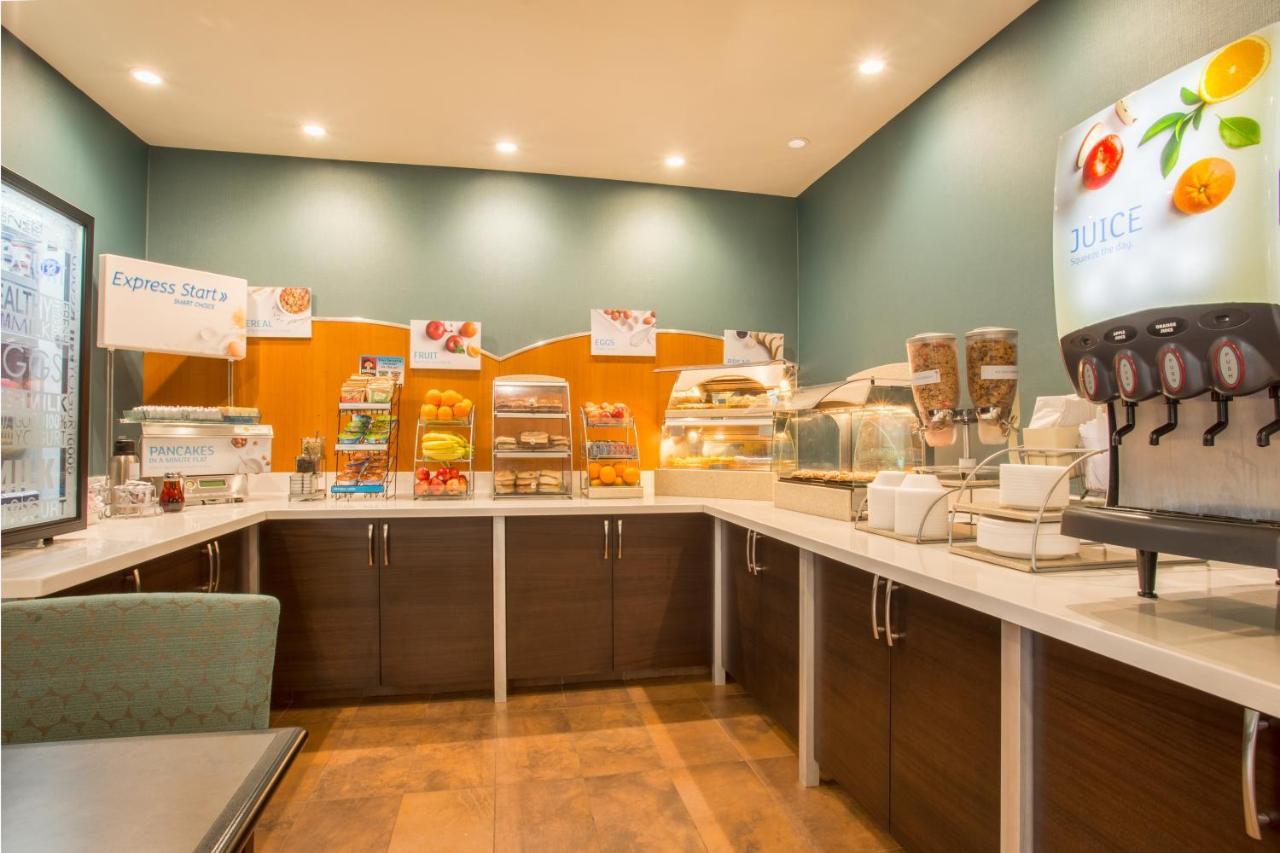 Holiday Inn Express Hotel & Suites Manteca By Ihg Exterior foto